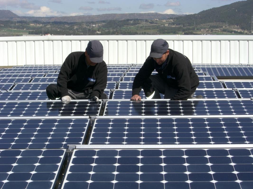 ¿Cuánta energía fotovoltaica tenemos instalada en Cataluña y cuanta más hace falta? Problemas y soluciones